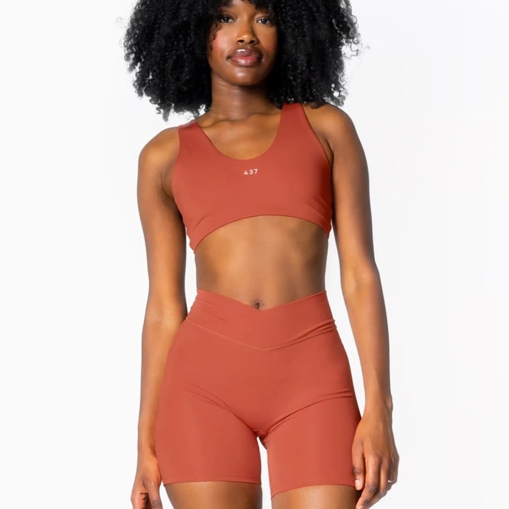 437 Active Shorts Chili Red
